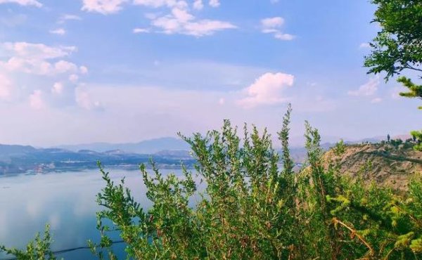 场内配资平台 摆摊十年成亿万富翁，他没学历却教出成功秘诀